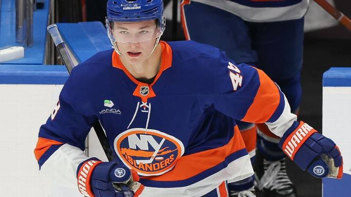 New York Islanders rookie Matthew Schaefer scores first goal