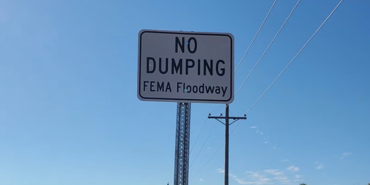 El condado de Midland instala nuevas señales de «Prohibido tirar basura» en las zonas de aliviadero de la FEMA.