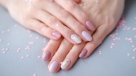 El color de uñas que potencia tu energía y que más te favorece según tu signo zodiacal
