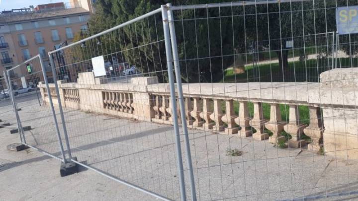 Cultura adjudica la redacción del proyecto de restauración de la balaustrada de la plaza de la Crida