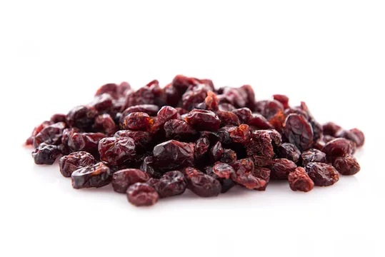 Prohibieron la venta de una marca de pasas de uvas: tenían una piedra en el paquete