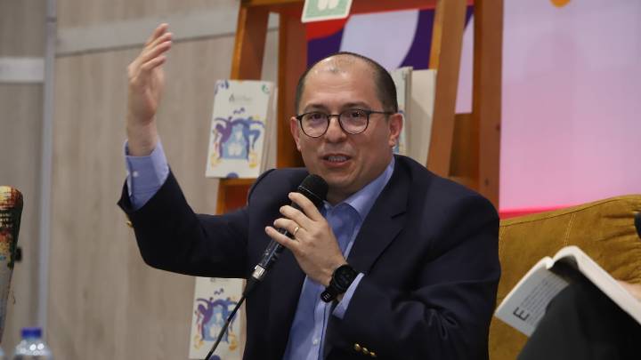 El exfiscal Francisco Barbosa renuncia a su precandidatura presidencial; estos son sus motivos