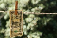 Pierde dólar terreno por cierre de Gobierno de EU