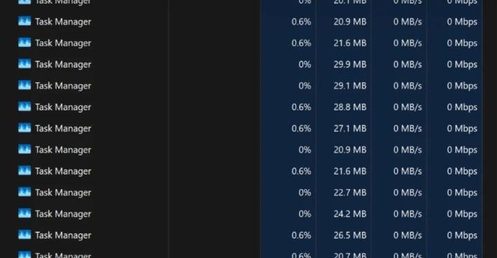 A bizarre Windows 11 bug duplicates Task Manager instead of closing it
