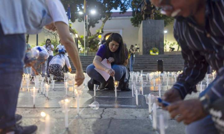 Venezolanos oran a sus próximos dos primeros santos por la libertad de presos políticos