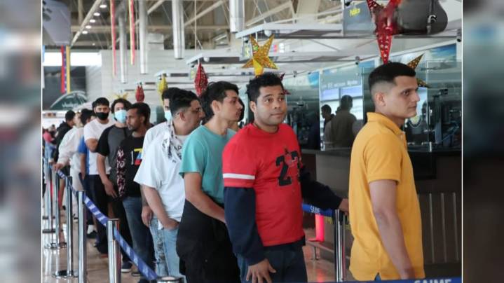 Arriban al país 217 migrantes venezolanos provenientes de Estados Unidos