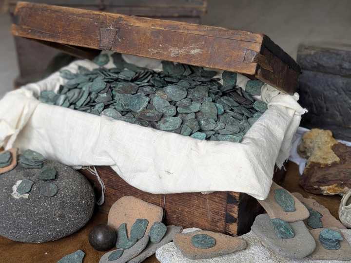Hallazgo histórico: encuentran más de mil monedas de oro y plata