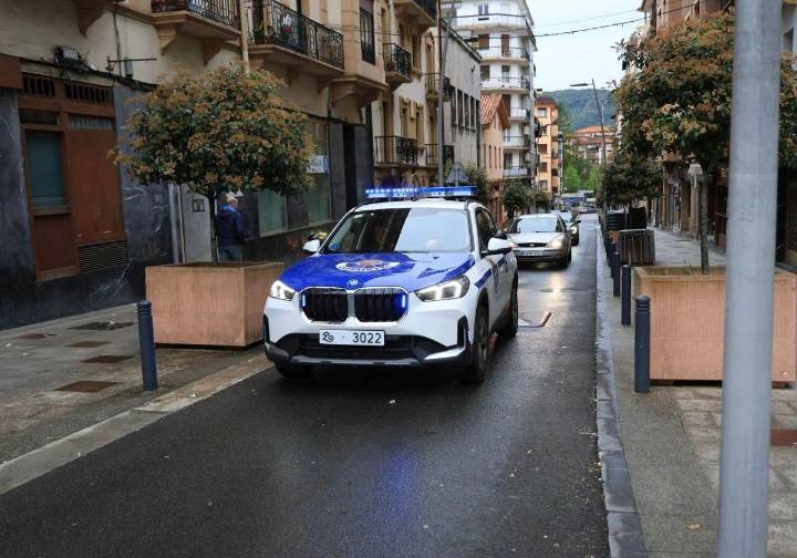 Dos detenidos en Irun tras asaltar a un hombre en una gasolinera y allanar una vivienda después