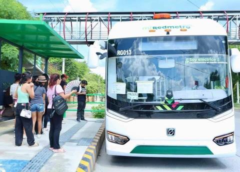 Varios Jóvenes dañaron unidades de "RedMetro"