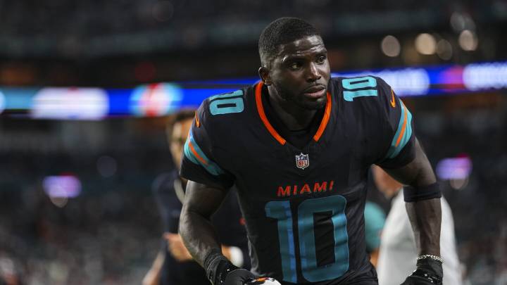 Tyreek Hill returns to Dolphins' facility, speaks to team