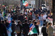 Pastor asegura que un agente de CBP le golpeó en la cara con un proyectil durante una protesta