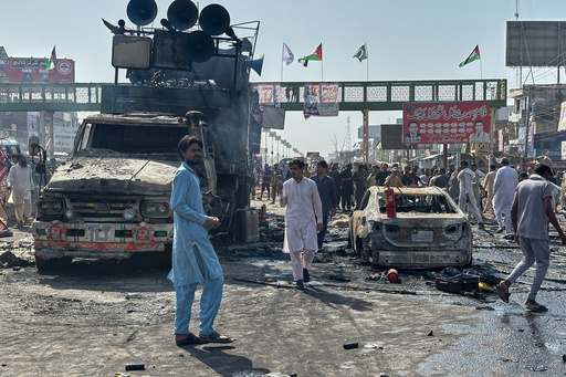 Cinco muertos en Pakistán, incluido un policía, en choques entre autoridades y marcha propalestina