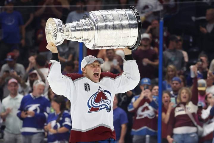 Erik Johnson, NHL veteran of 17 seasons, retires