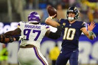 How has the 2025 free agent class fared for the Vikings?