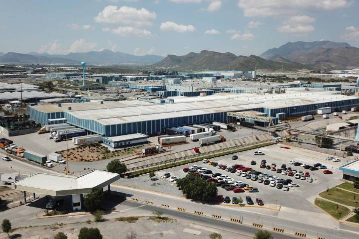 General Motors detiene producción en Ramos Arizpe por bloqueos en Guanajuato