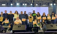 El Telebingo Chubutense colmó el gimnasio de Camarones con una noche inolvidable junto a El Polaco
