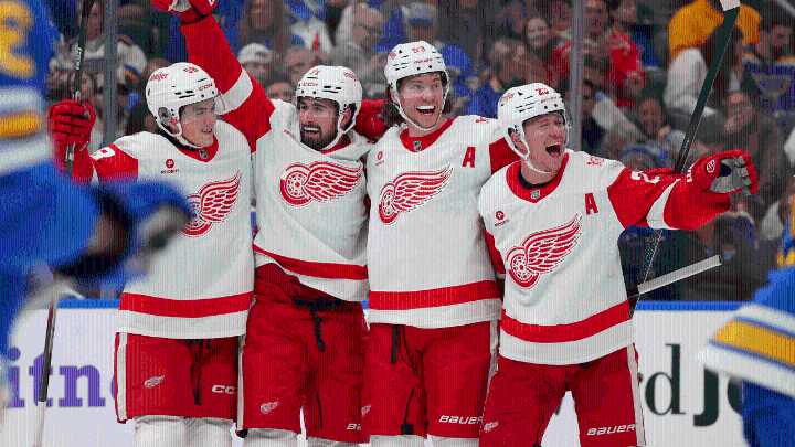 Larkin gets 3 points, Red Wings defeat Blues