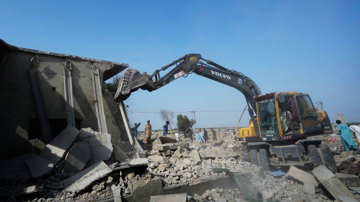 Pakistan and Afghanistan announce ceasefire after deadliest clashes in years