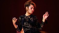 Who is Raye? Everything to know about Vikings vs. Browns halftime show performer