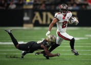 Deadspin | Buccaneers' defense leads the way against lowly Saints