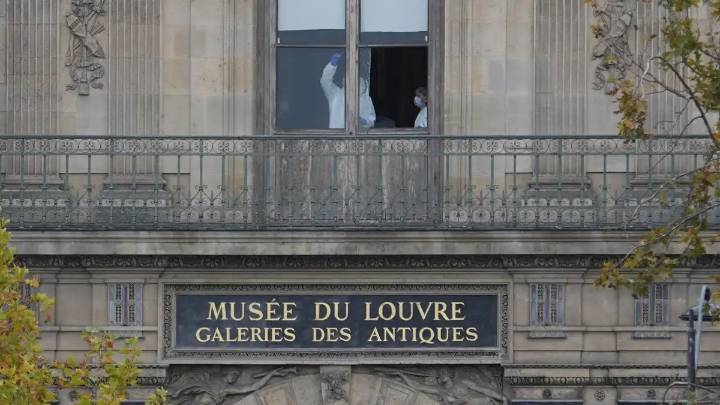 Audaz robo de joyas históricas en el Museo del Louvre conmociona a París y al mundo del arte