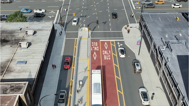 Saskatoon First Avenue bus conversion gets ‘mixed’ reception at open house