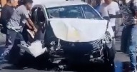 El dramático momento en que encaran a delincuentes tras chocar con furgón escolar en Recoleta