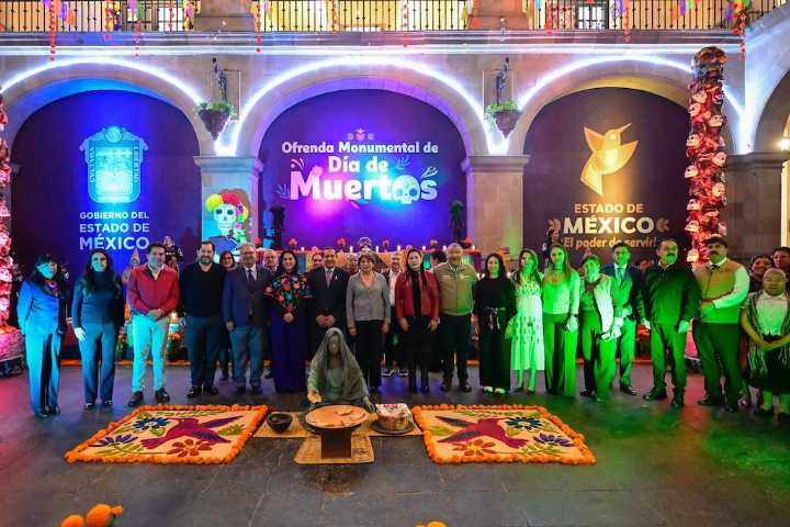 En homenaje a los pueblos originarios, inaugura Delfina Gómez Ofrenda de Muertos Monumental