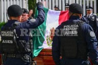 Estalla tanque para evitar búsqueda de mujer y muere agente