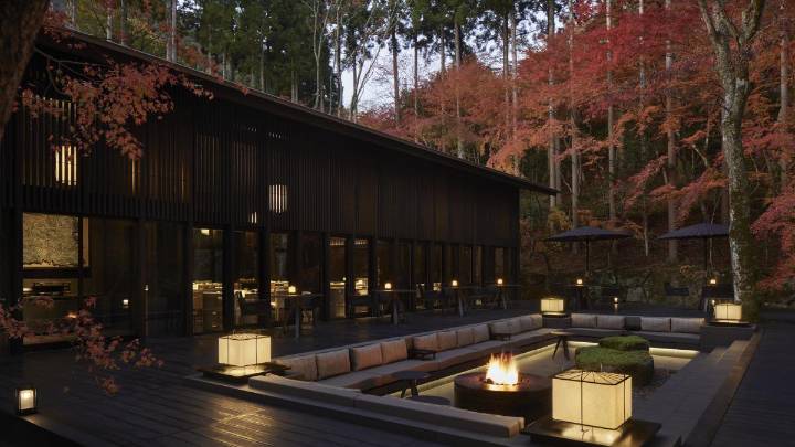 En los bosques en Kyoto, en la sabana o en un 'chateau': ocho hoteles para disfrutar el otoño