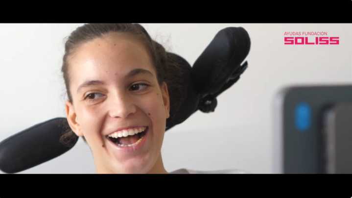 Gema Canales protagoniza el nuevo vídeo de Ayudas Soliss