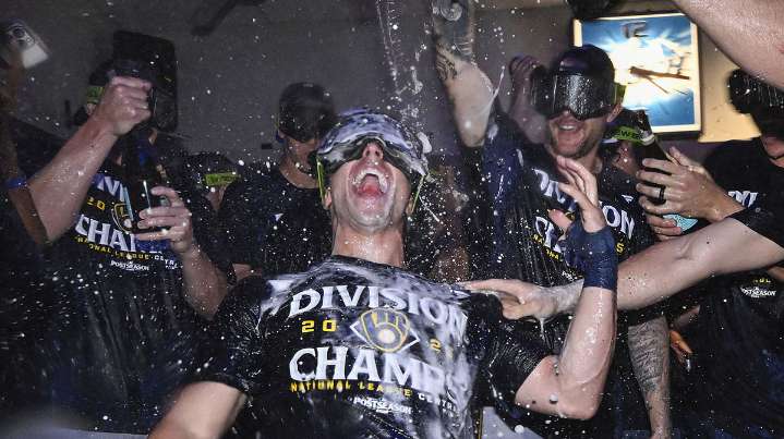 Brewers send immediate message after Cubs