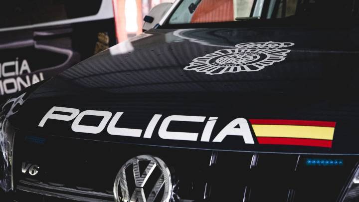 La Policía Nacional detiene a un hombre por estafar a una mujer suplantando la identidad de su hija a través de WhatsApp