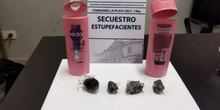 Detuvieron a un hombre que quiso ingresar marihuana a un penal oculta en frascos de shampoo y acondicionador
