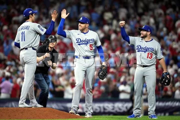 Vencen Dodgers a Filis y se ponen 2-0 en Serie Divisional