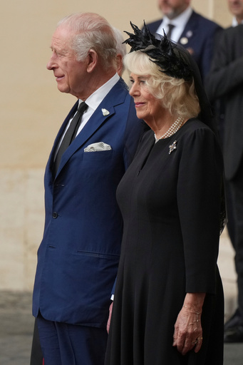 Reyes de Inglaterra visitan Vaticano en paso histórico para las Iglesias en pleno escándalo Epstein