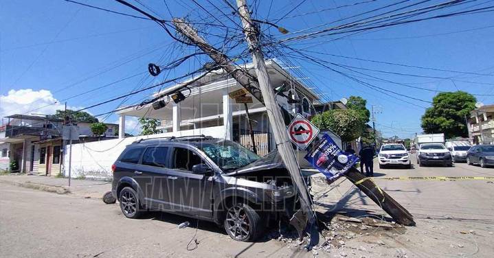 Por impresionante choque, vecinos piden topes en avenida de Tampico