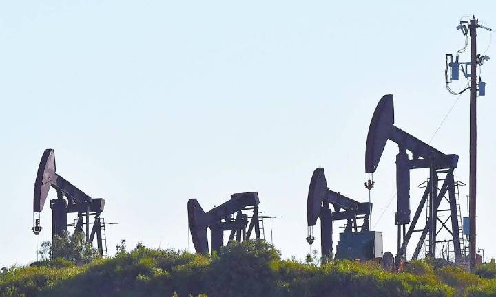 Baja precio del petróleo ante acuerdo para el alto al fuego en Gaza