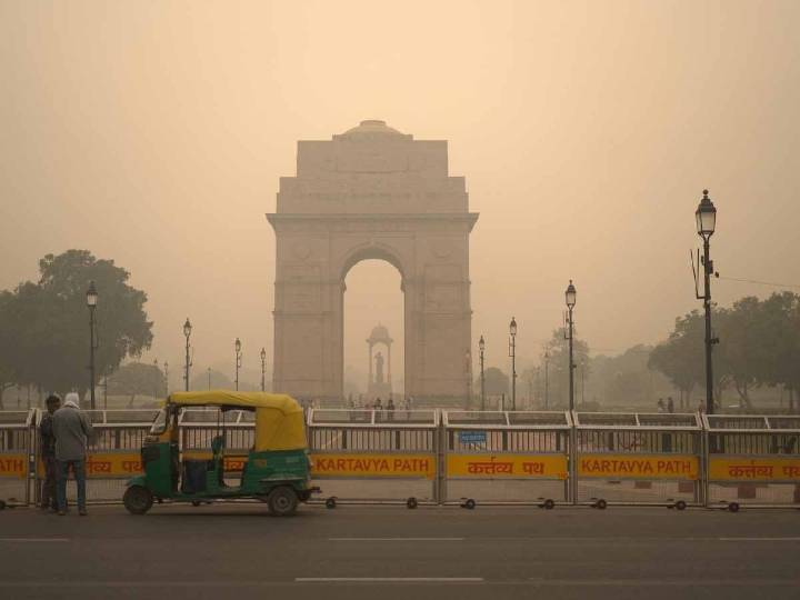 Delhi records minimum temperature of 23.7 deg Celsius, AQI ‘satisfactory’