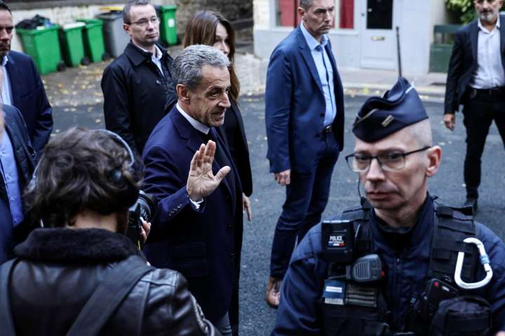 Sarkozy rumbo a la cárcel de La Santé