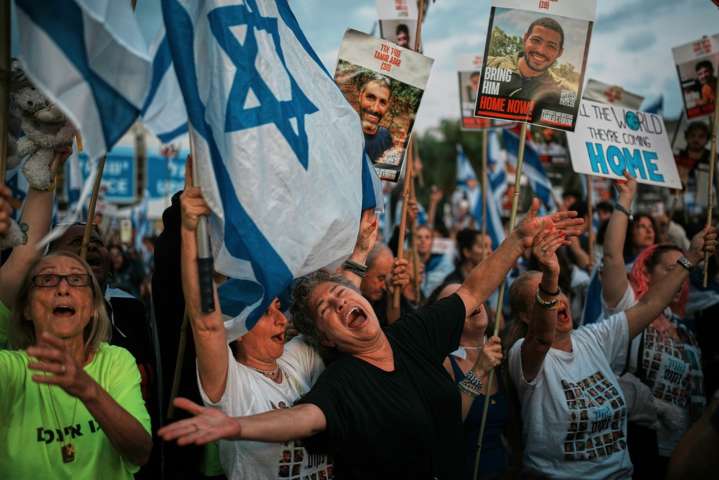 Living hostages and Palestinian prisoners are released as part of ceasefire in Gaza; Trump in Israel and Egypt