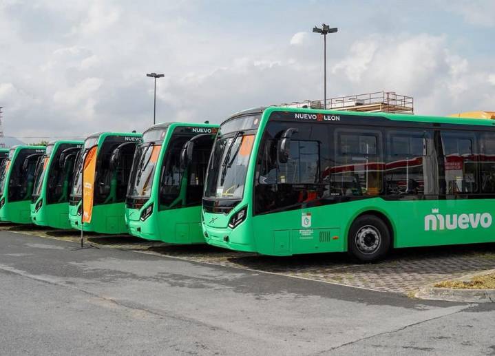 Suma NL 4 mil nuevos camiones en operación