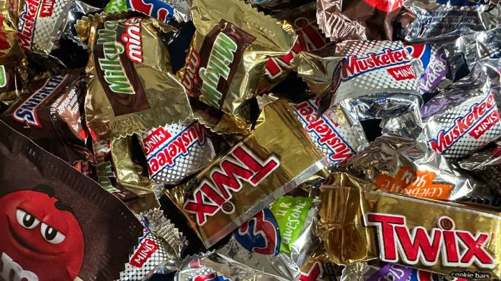 M&M's offers to refill your candy bowl for free on Halloween. Here's how.