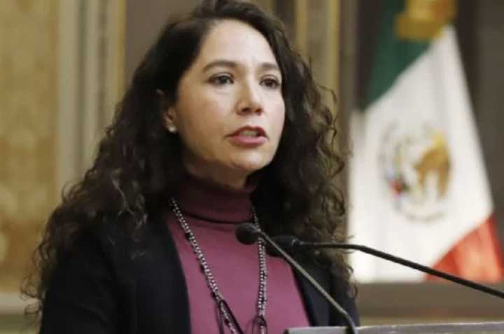 Multan e inhabilitan a axsecretaria de finanzas de Puebla por desvío de recursos públicos