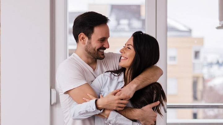 La rutina antes de dormir con tu pareja que fortalece la relación y genera confianza, según la ciencia