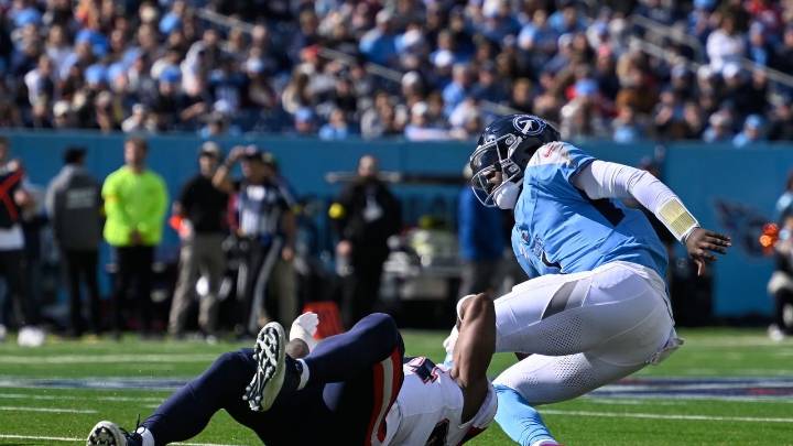 Titans' woes continue with new coach and another loss, this time to Vrabel, Patriots