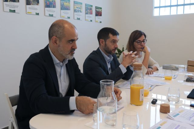 Bustinduy visita a las trabajadoras sociales de Valencia que siguen atendiendo a las víctimas de la DANA: "Nuestro mayor patrimonio son los servicios públicos"