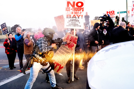 Manifestantes se reúnen mientras agentes federales llegan al área de San Francisco