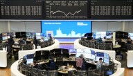 European shares rise to record high on US