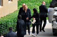 Llega Maru Campos al funeral de su esposo